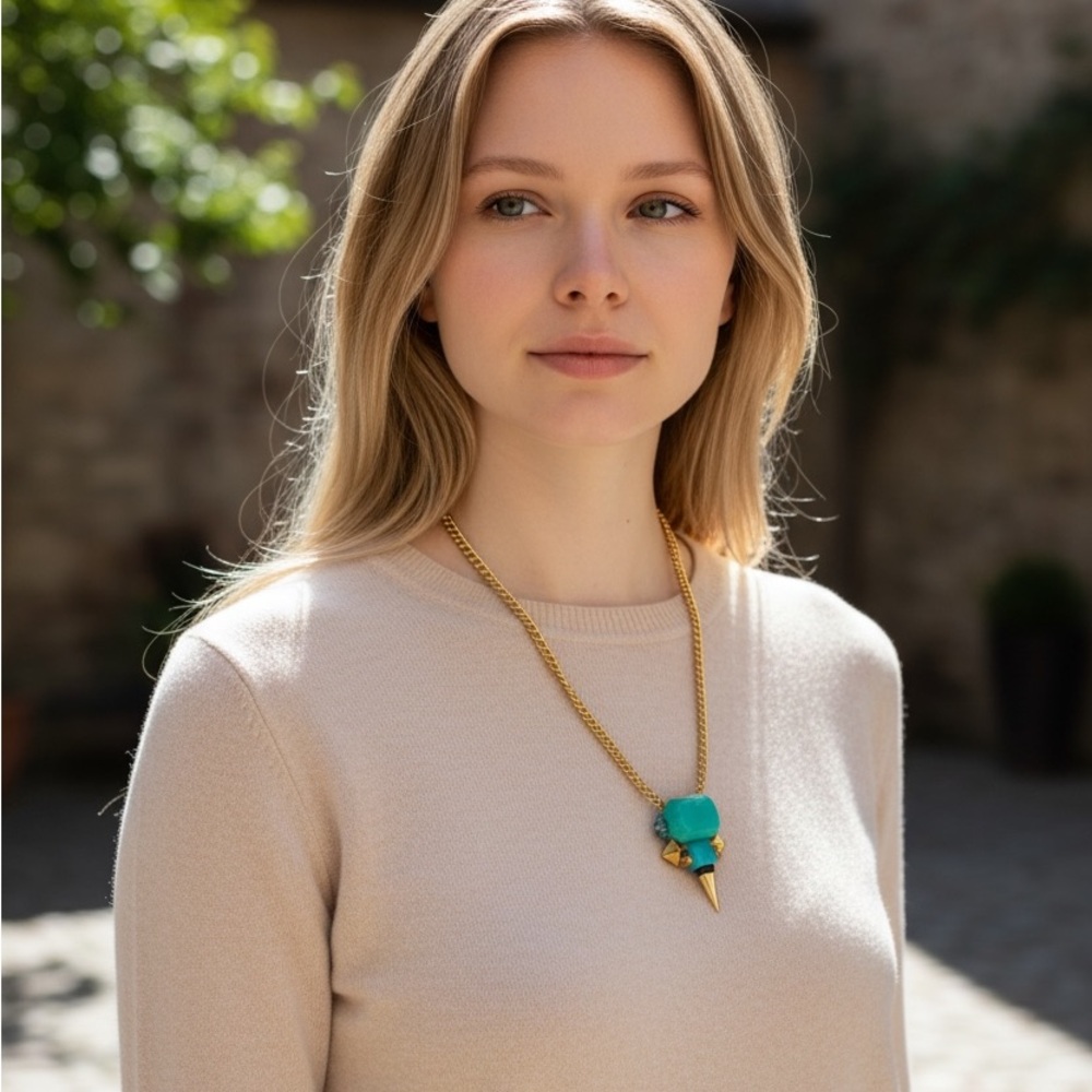 Chic Geometric Necklace in Gold and Blue